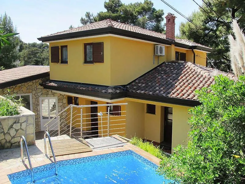 Holiday Home Yellowhouse Kaštel