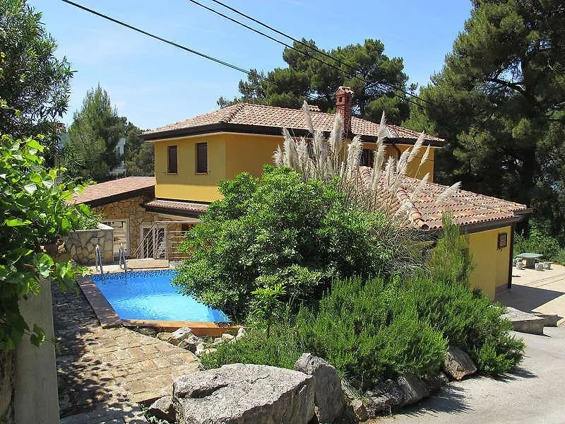 Holiday Home Yellowhouse Kaštel