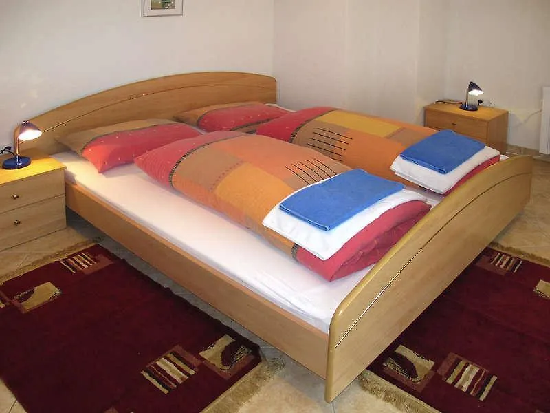 Holiday Home Yellowhouse Kaštel Chorwacja